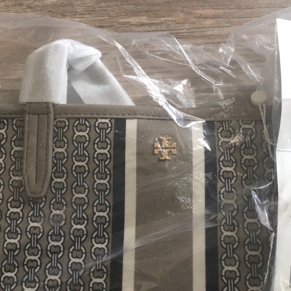 🔅SOLD 🔅Tory Burch Gemini Link Tote - Picture 8 of 8